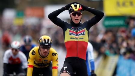 Tim Merlier (Soudal Quick Step) celebra su victoria de etapa en la París-Niza