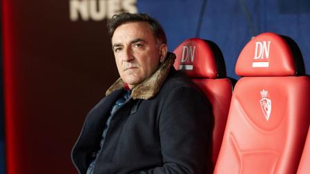 El entrenador del Celta, en el banquillo de El Sadar