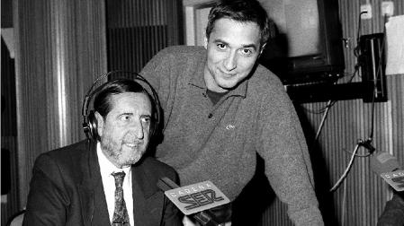 Entrevista de Javier Sardá (dcha.) a Juan Soto Viñolo, quien fuera guionista del programa 'El consultorio de Elena Francis'.