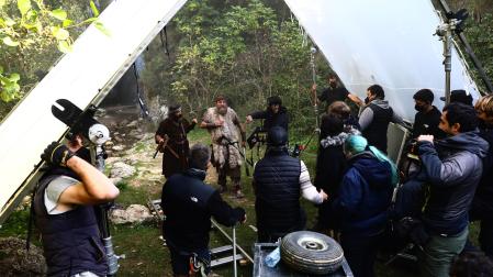 Rodaje de la película Irati, de Paul Urkijo, en la cueva de Leze, en la muga entre Navarra y Álava, en octubre de 2021