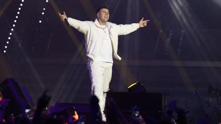 El músico y cantante Pedro Luis Dominguez, conocido como "Quevedo", durante su actuación en el Gran Canaria Arena dando inicio a su gira DQE Tour.