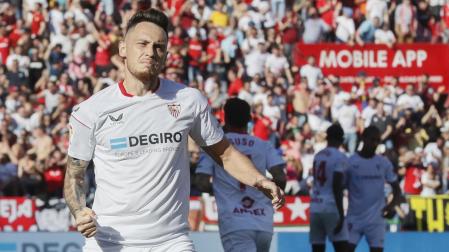 Lucas Ocampos celebra su gol ante al Almería