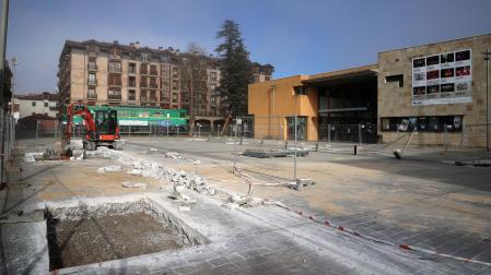 Afecciones en el tráfico del centro de Alsasua por el transporte de la estructura de la pérgola