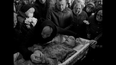 Funeral de soldados ucranianos en Kiev recogido en 'Why'