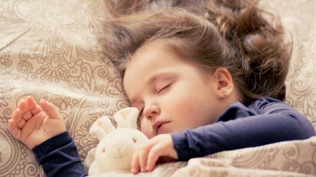 Los niños, los que más tienen que dormir