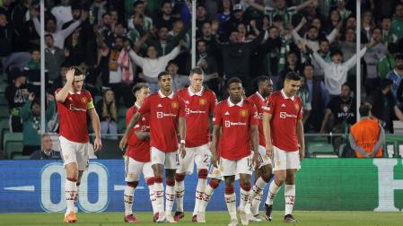 Los jugadores del Manchester celebran el tanto anotado contra el Betis en el Benito Villamarín en la vuelta de los octavos de final de la Europa League.