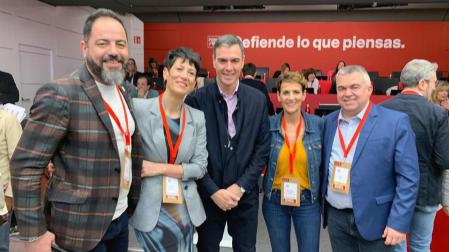 Pedro Sánchez, en el centro, fotografiado este sábado con los navarros Alzórriz, Saiz, Chivite y Cerdán