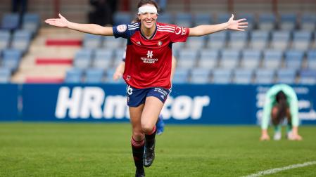 Mar Torras sufrió una herida en la cabeza y poco después marcó el gol que abría el marcador. Fue sustituida en el descanso por precaución.