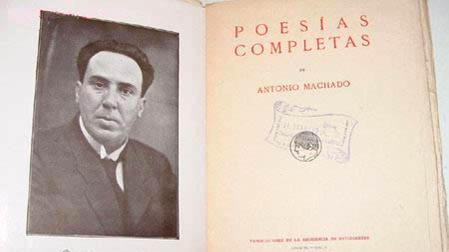 Página de título de la primera edición de las Poesías completas de Antonio Machado, con autógrafo y foto del autor (tomada hacia 1917, en su etapa de profesor en Baeza)