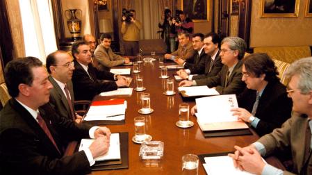 Reunión de la Mesa por la Paz de Navarra en 1998