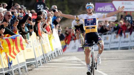 El campeón del mundo Remco Evenepoel (Quick-Step) se impuso a su máximo rival por esta Volta a Catalunya, Primoz Roglic