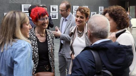 Induráin y Chivite, minutos antes del comienzo del pleno de este jueves