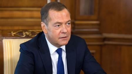 El vicepresidente del Consejo de Seguridad de Rusia, Dmitry Medvédev, durante una entrevista con los medios rusos en una residencia en las afueras de Moscú