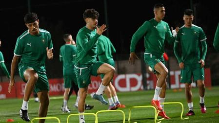 Abde, entrenando con la selección de Marruecos por la noche
