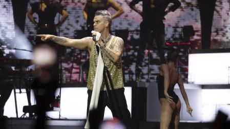 Robbie Williams, durante su primer concierto en la capital catalana
