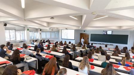 Estudiantes de Bachillerato, durante la sesión informativa de la Facultad de Medicina