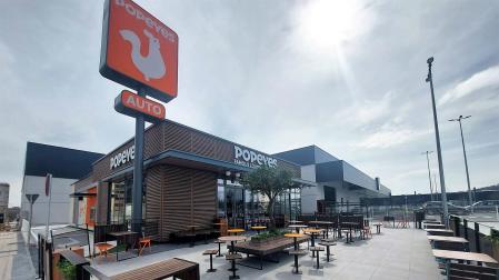 El nuevo Popeyes, situado en la calle Santos A. Ochandátegui