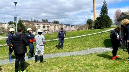 Grabación del documental con agentes de la unidad de Subsuelo, junto a la chimenea de Mendillorri