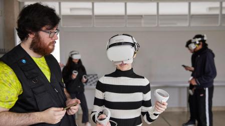 Una actividad con realidad virtual en la Casa de la Juventud de Pamplona