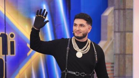 Omar Montes, a su entrada al plató de 'El Hormiguero'
