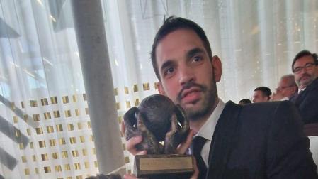 El pamplonés Rubén Moreno, con el premio en sus manos