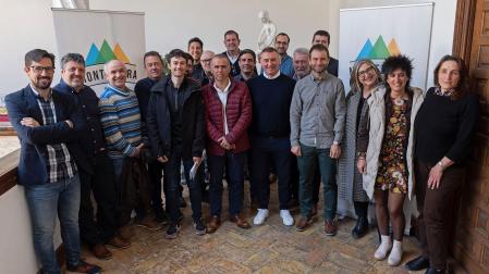 Representantes municipales, de la agencia de desarrollo local Teder y del Consorcio Turístico de Tierra Estella en la presentación
