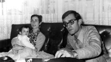 Alicia Martinicorena y Ramón Arozarena, con su hijo Íñigo