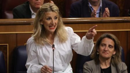 La vicepresidenta segunda y ministra de Trabajo y Economía Social, Yolanda Díaz, interviene durante una sesión plenaria, en el Congreso de los Diputados