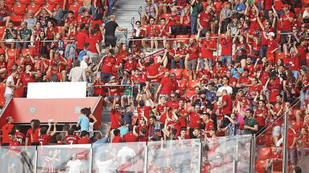La afición de Osasuna, en el partido de San Mamés del 15 de mayo de 2022.