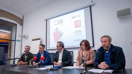 De izda a dcha: Pello Ruiz, Ensemble Sarasate; Carlos Remón, viceditector EOIP; Ignacio Apezteguía, director general de Cultura; Anabel Olaso, Biblioteca de Navarra y Alberto Cañada, Filmoteca de Navarra;