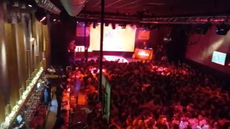Más de mil personas se han reunido en el Zentral para ver el partido Athletic-Osasuna