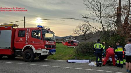 Los servicios de emergencia antienden a la motorista