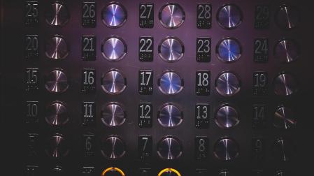 Botones de un ascensor