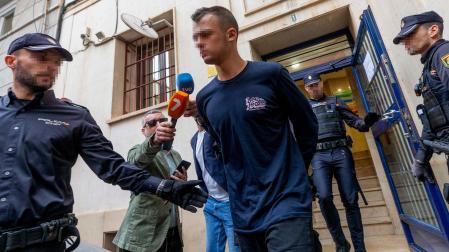 El presunto autor del tiroteo ocurrido el sábado en Canovelles (Barcelona) en el que mató a un trabajador del club de tiro, ha sido trasladado a la Ciudad de la Justicia para prestar declaración ante el juez