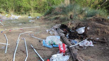 Restos en Tudela tras la fiesta de la Bajada del Ángel 2023.