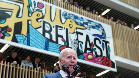 El presidente estadounidense, Joe Biden, pronuncia un discurso este miércoles en la Universidad del Ulster, en Belfast