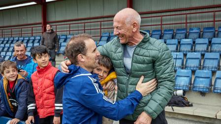 Decenas de aficionados rojillos se han acercado este miércoles hasta las instalaciones de Tajonar para seguir el entrenamiento de la primera plantilla de Osasuna.