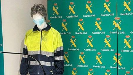 En los atracos en Navarra llevaron esa peluca que exhibe el maniquí.