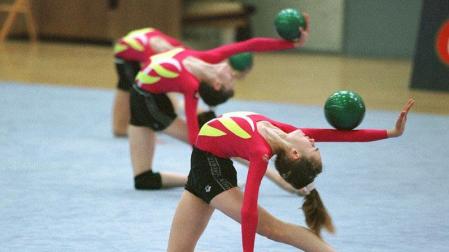 Un momento de la competición de gimnasia rítmica en Estella en 1998