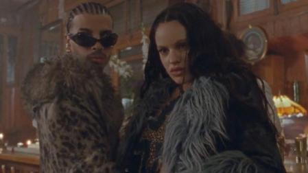 Rauw Alejandro y Rosalía, en una imagen del videoclip de 'Vampiros'
