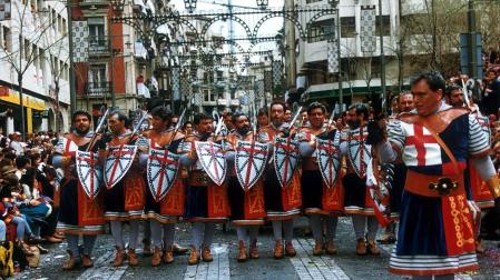La filá de Navarros en los Moros y Cristianos de Alcoi de 1998