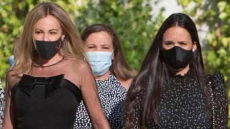 Ana Obregón y Carolina Monje, en una foto del funeral de Aless Lequio