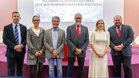 Izda a dcha: Tomás Rubio (vicepresidente Colegio de Médicos), Leticia San Martín (UPN), Txomin González (Bildu), Fernando Domínguez (Geroa Bai), Patricia Fanlo (PSN) y Julio Duart (secretario del Colegio de Médicos).