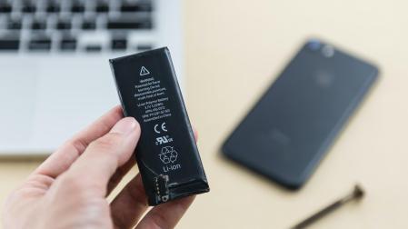 Las baterías de ion litio están compuestas por celdas, y cada una de ellas contiene un electrodo positivo y uno negativo