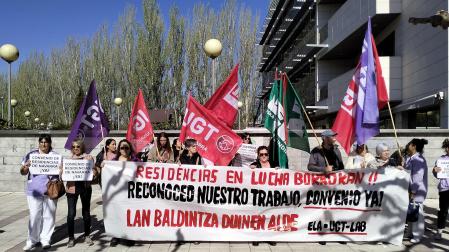 Concentración de las trabajadoras de residencias este miércoles frente a la Residencia la Vaguada