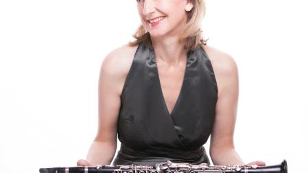 La clarinetista Sabine Meyer actúa hoy dentro de concierto de la OSN en Baluarte.