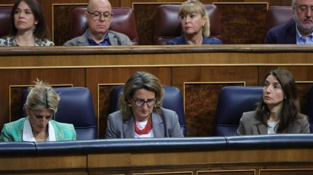 La vicepresidenta segunda y ministra de Trabajo y Economía Social, Yolanda Díaz; la vicepresidenta tercera y ministra de la Transición Ecológica y Reto Demográfico, Teresa Ribera y la ministra de Justicia, Pilar Llop, durante una sesión plenaria en el Congreso de los Diputados