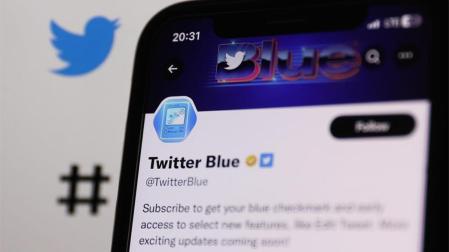 El servicio de suscripción de Twitter Blue cuesta ocho dólares al mes