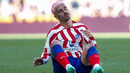 El delantero del Atlético de Madrid, Antoine Griezmann, se lamenta de una ocasión fallada