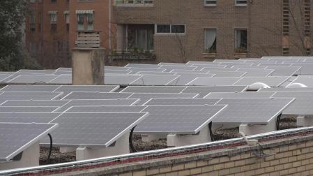 Placas solares de una comunidad energética de Pamplona